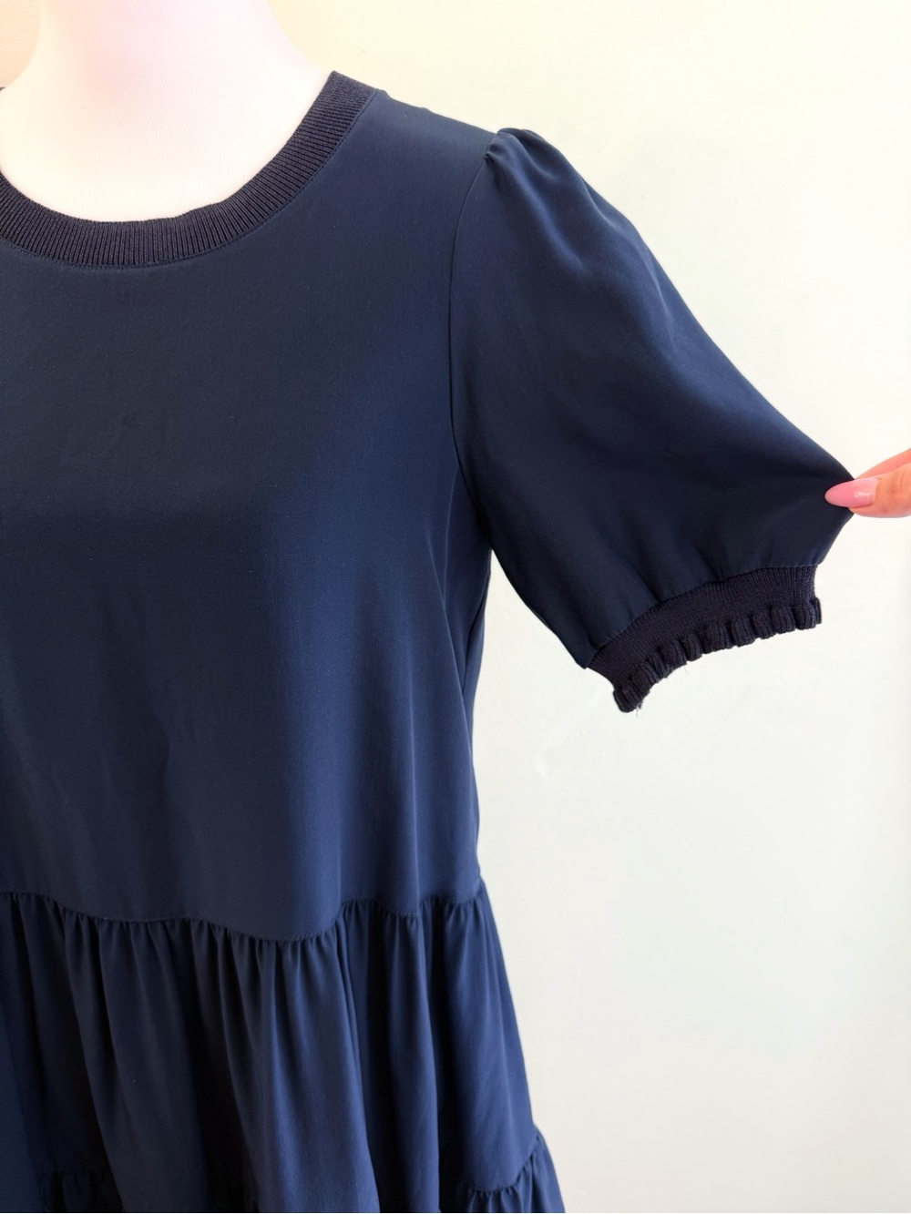 CINQ A SEPT EMALINA NAVY BLUE SILK CREWNECK TIERED SHORT SLEEVE DRESS - Picture 3 of 9